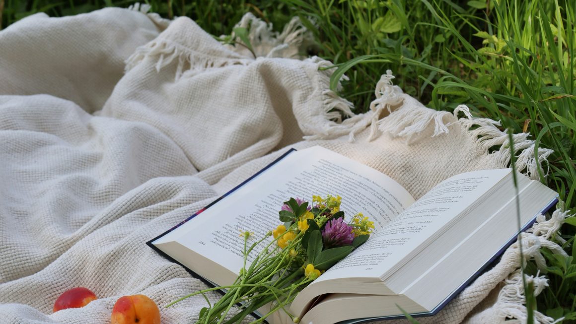 Best affordable throws for spring home decor