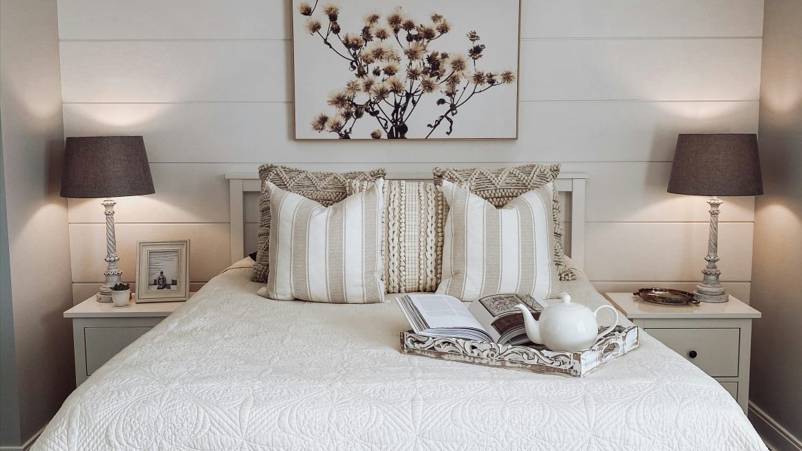 How to decorate a boho bedroom on a low-budget