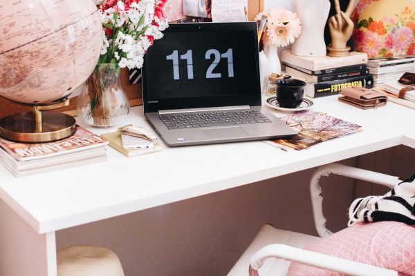 Affordable tips for an extra feminine pink office decor