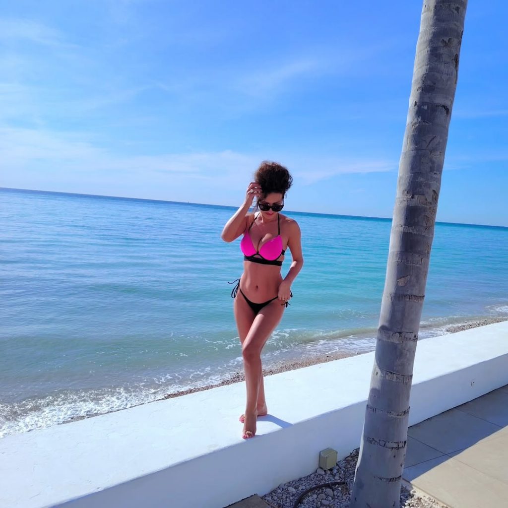 affordable holiday outfits