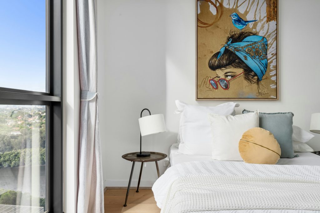 minimalist chic bedroom