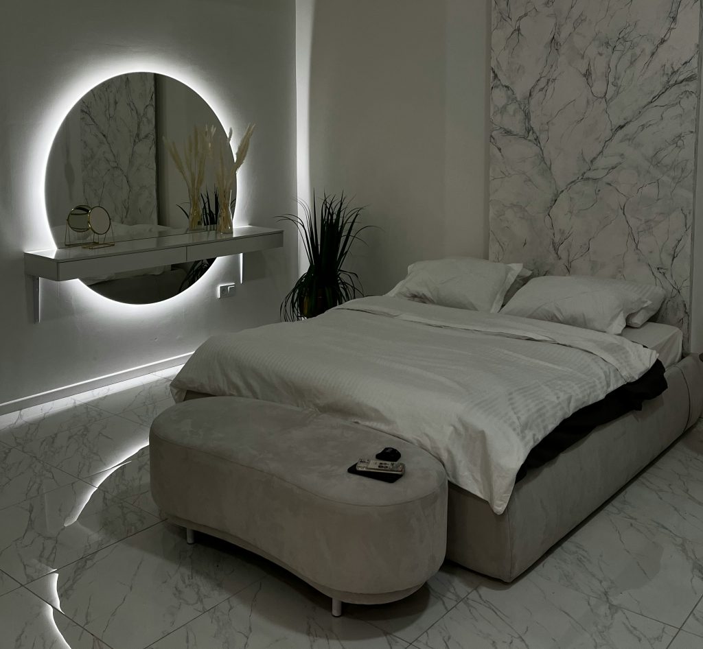 minimalist chic bedroom